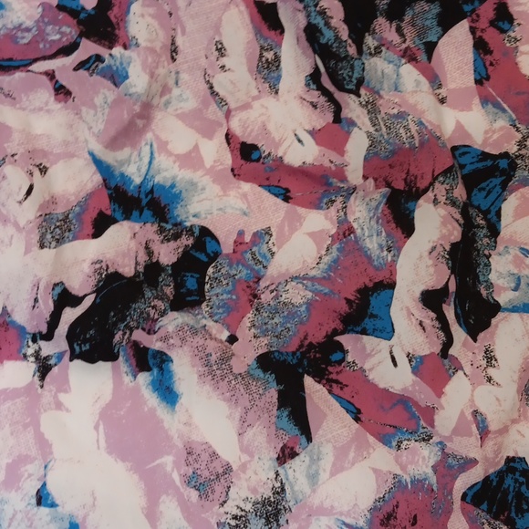 LIVI ACTIVE stretch woven shorts NWT 26/28 - Picture 3 of 5